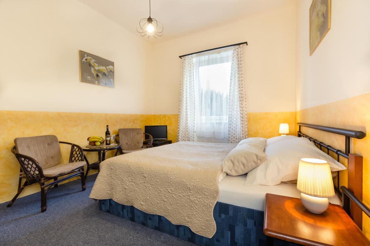 Hotel Atlas Чеське Будєйовіце Екстер'єр фото